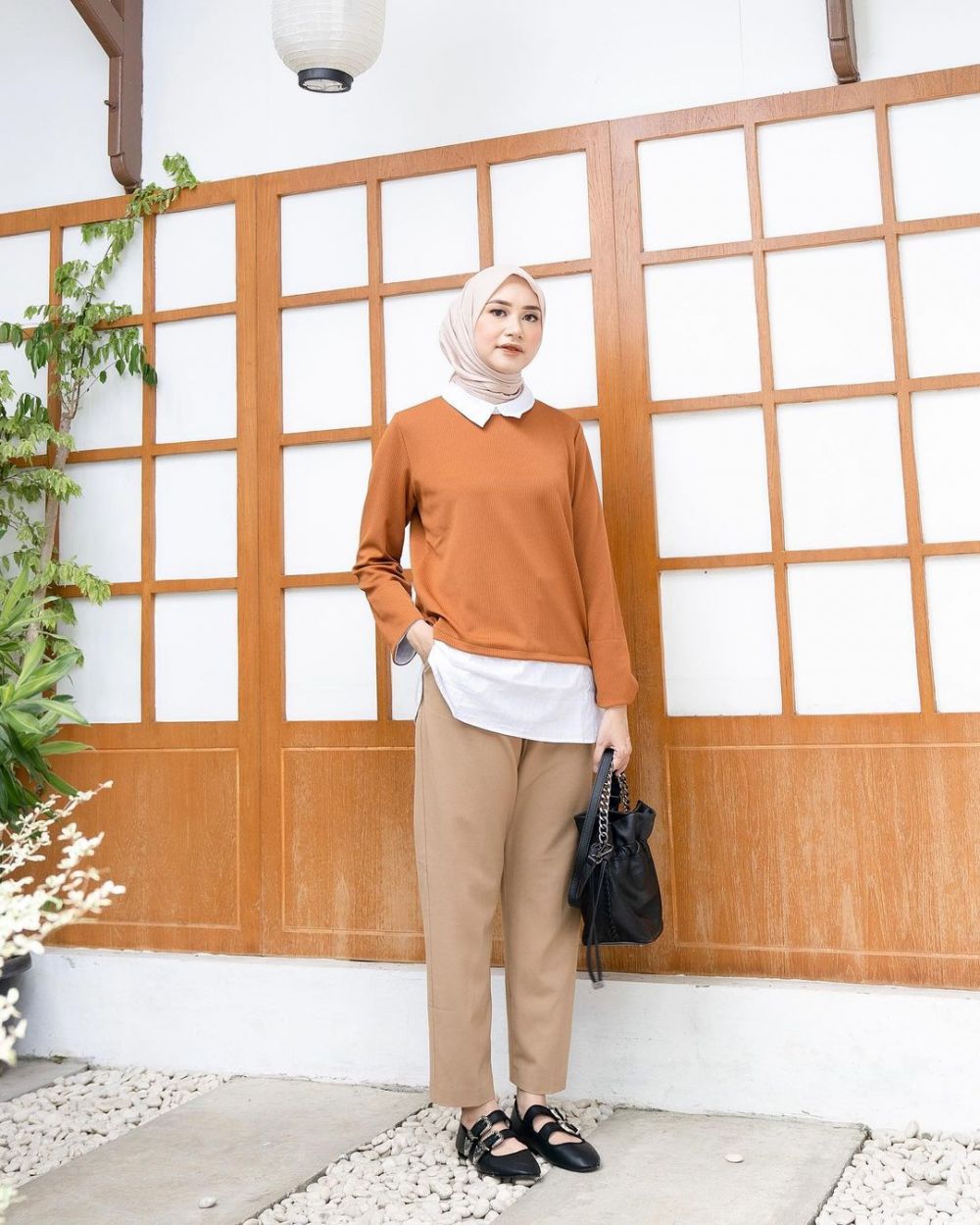 10 Inspirasi Outfit Warna Milo Ala Siti Bahjatina, Padu Padannya Seru!