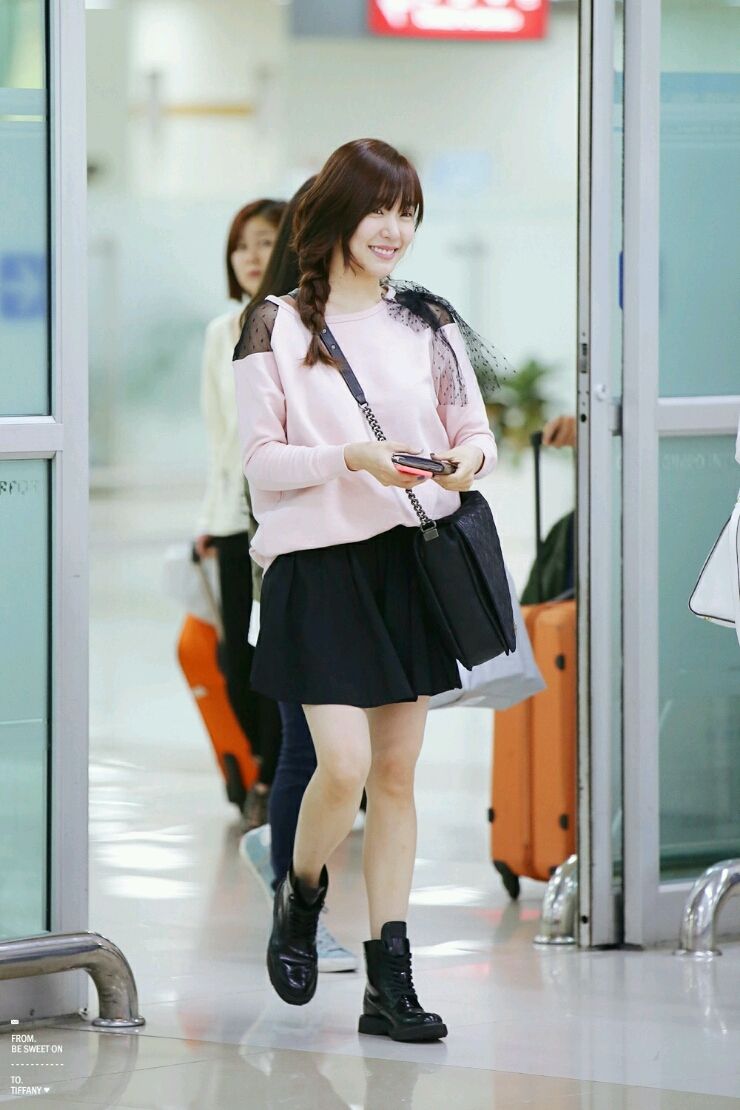 12 Gaya Outfit Kasual Mini Skirt ala Tiffany SNSD yang Girly Abis!