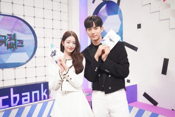 10 Potret Lee Chae Min, Pasangan Baru Wonyoung IVE Jadi MC Music Bank