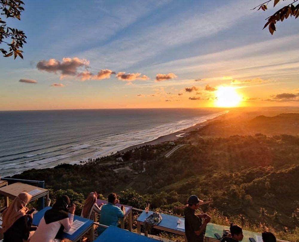 10 Wisata Gunungkidul Selain Pantai, Suguhkan Panorama Asri 