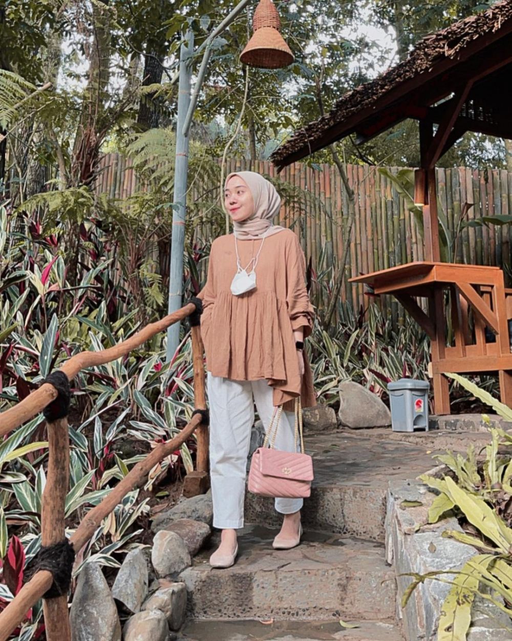9 Padu Padan Outfit Hijab Kasual ala Putri Melati, Simple Banget!