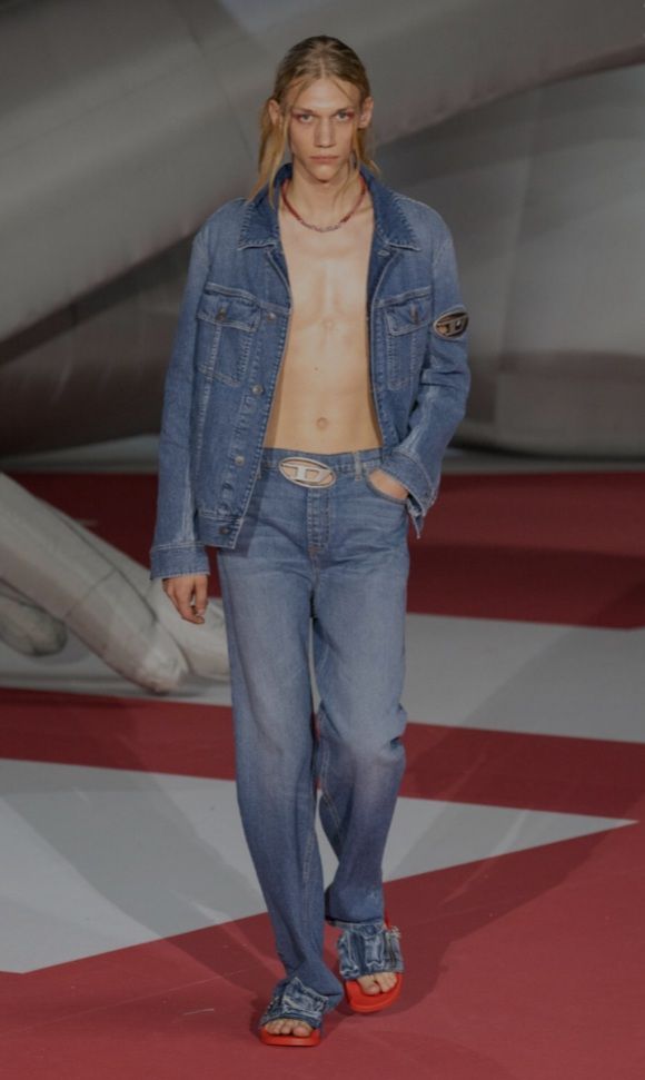 9 Look Nuansa Denim Dari Diesel Di Milan Fashion Week Ss23 5064