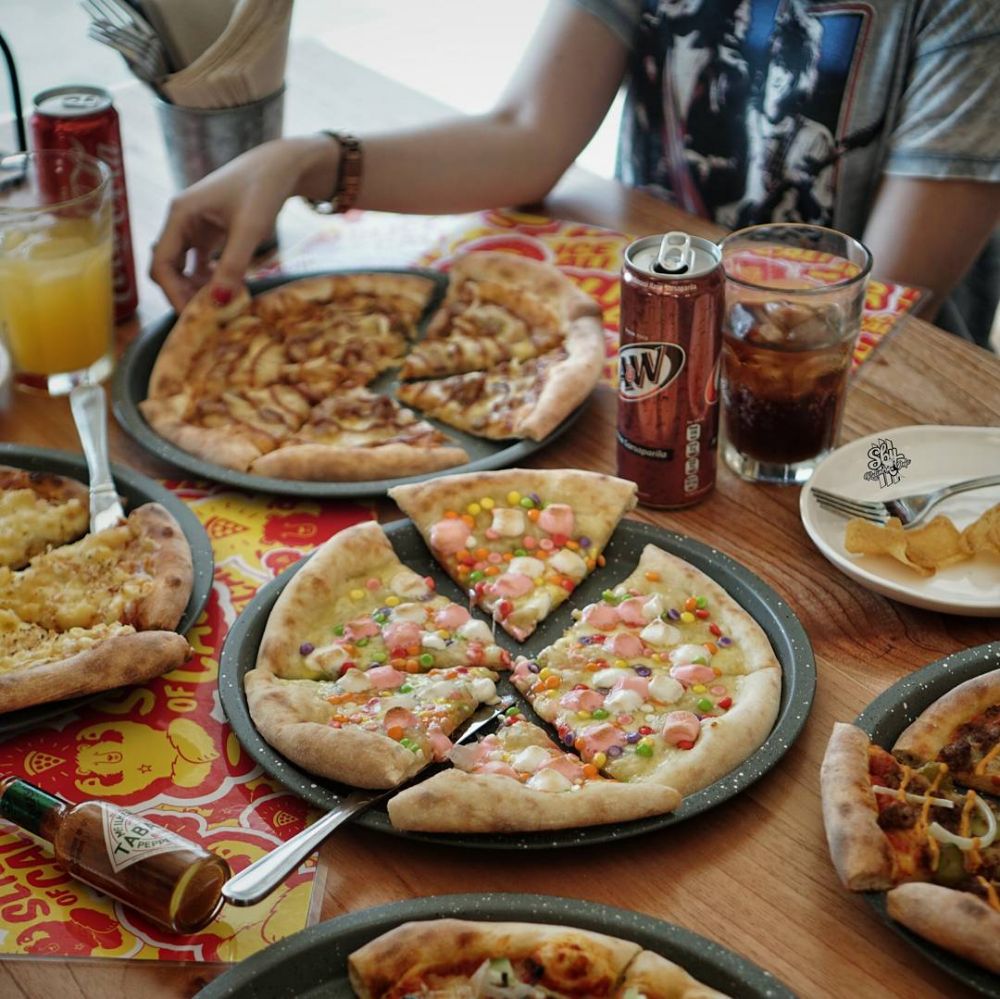 7 Tempat Makan Pizza Paling Enak di Surabaya