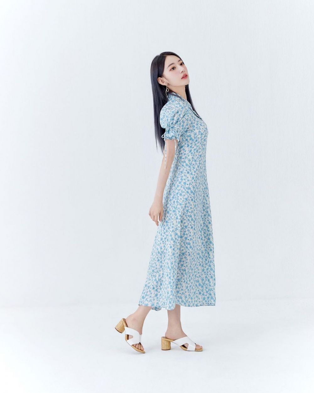 10 Ide Outfit ala Sakura Le Sserafim yang Simpel tapi Stylish Abis