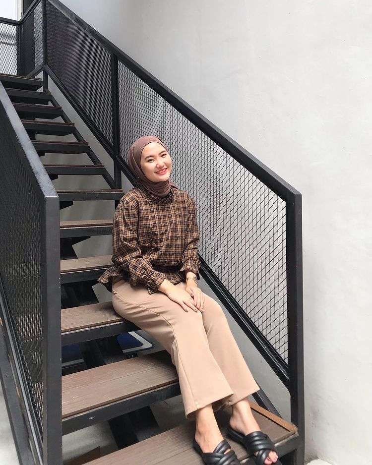 9 Ide Padu Padan Outfit Cewek Bumi Ala Intan Ghazella