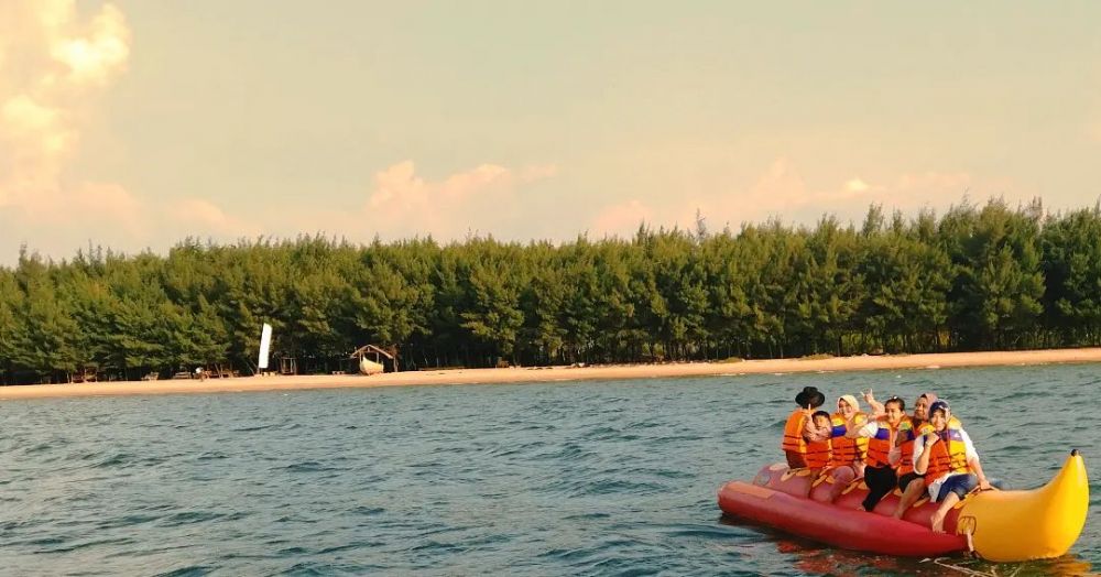 Anak Senja Merapat, 10 Pantai Indah di Tuban yang Super Instagramable 