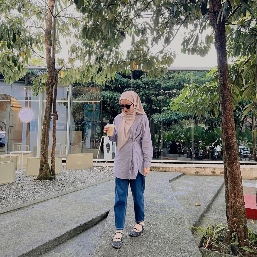 9 Padu Padan Outfit Hijab Kasual ala Putri Melati, Simple Banget!