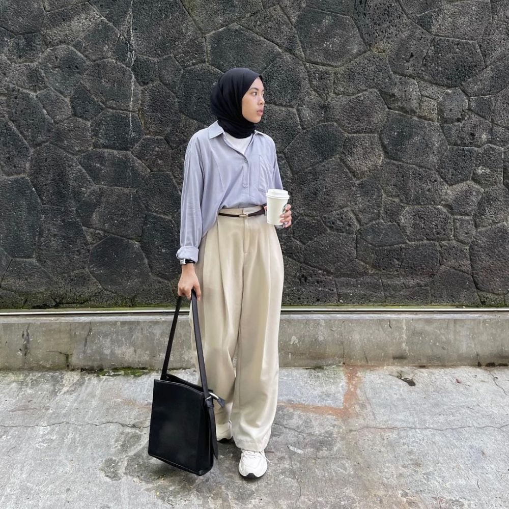 11 OOTD Hijab dengan Highwaist Pants ala Rahmi Apria, Hype Abis!