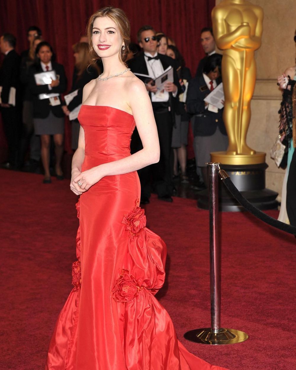 10 Outfit Selebriti Termahal di Red Carpet, Harganya Fantastis!