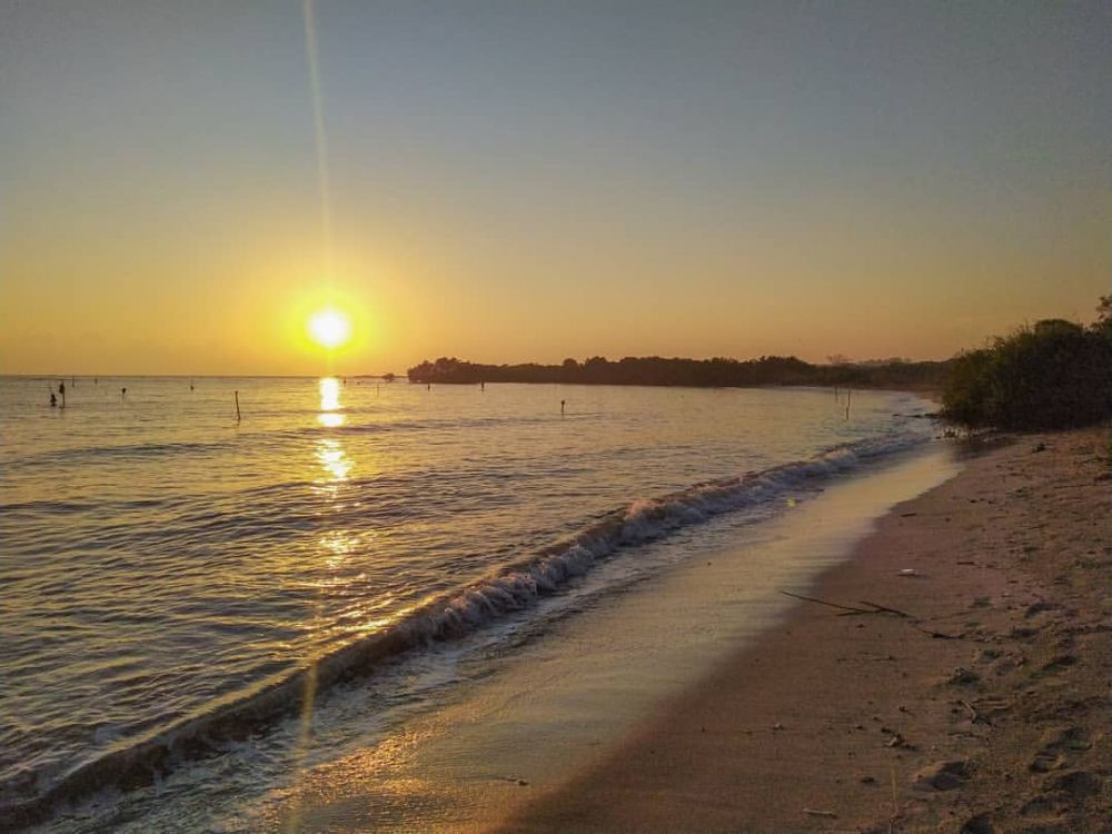 Masih Alami, 5 Pesona Pantai Putri Klayar Lamongan