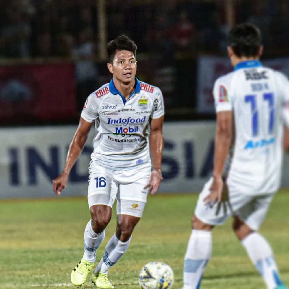 8 Pemain yang Pernah Berkostum Arema FC dan Persib Bandung   
