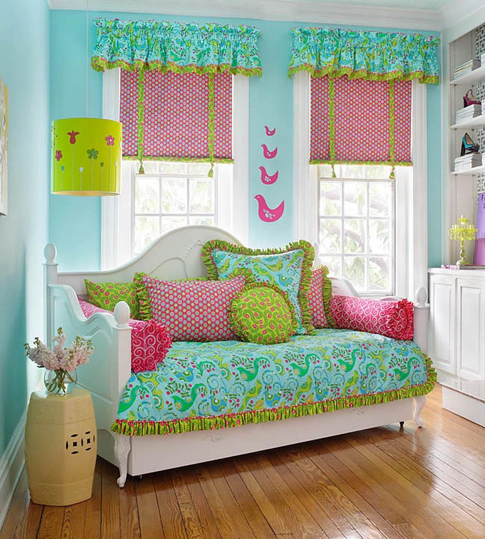 9 Inspirasi Daybed Nuansa Pink Dan Tosca Untuk Kamar Anak