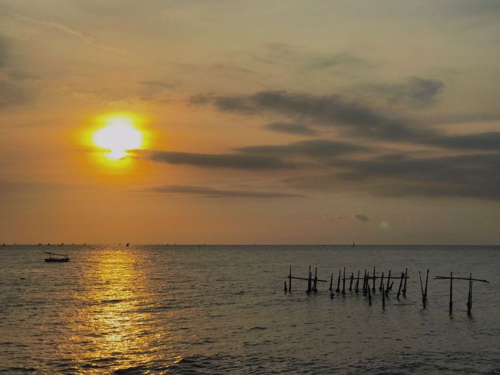 Pelabuhan Zaman Belanda, 11 Potret Terbaru Pantai Ampenan di Lombok