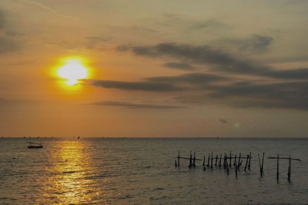 Pelabuhan Zaman Belanda, 11 Potret Terbaru Pantai Ampenan di Lombok