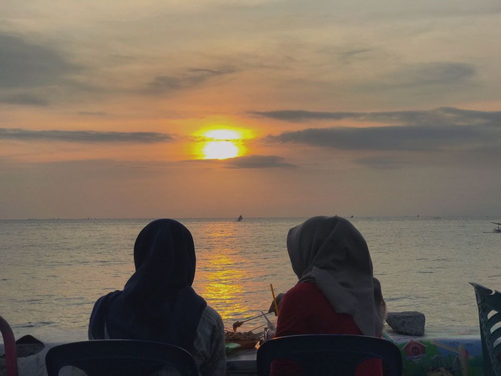 Pelabuhan Zaman Belanda, 11 Potret Terbaru Pantai Ampenan di Lombok