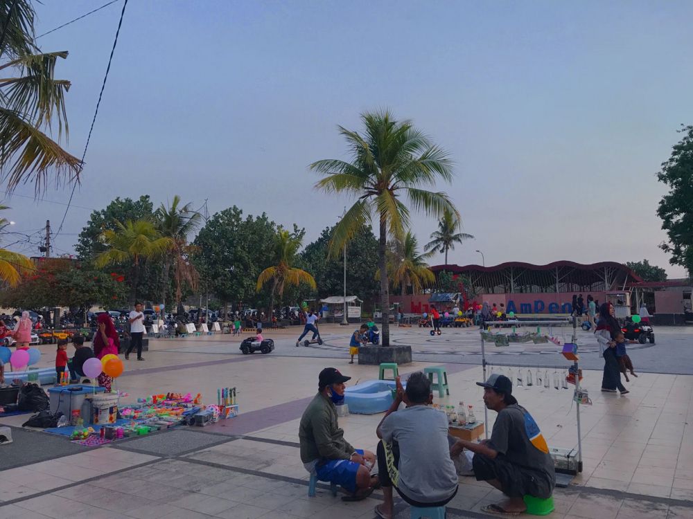 Pelabuhan Zaman Belanda, 11 Potret Terbaru Pantai Ampenan di Lombok