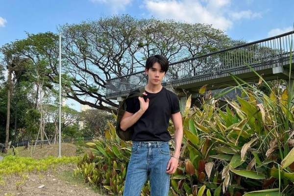 9 Ide Outfit Kaus ala Jimmy Potiwihok, Pemeran Vice Versa The Series
