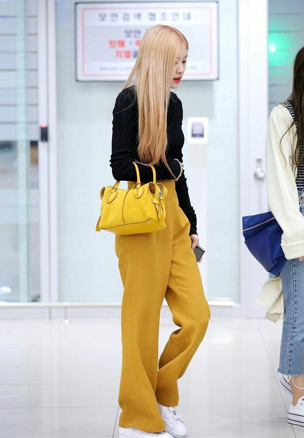 20 Padu Padan Wide Leg Pants ala BLACKPINK, Super Stylish! 