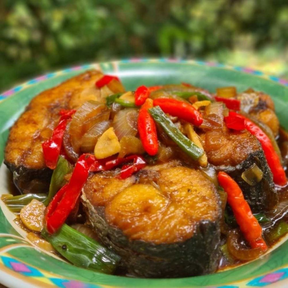 Resep Ikan Tenggiri Hitam Bumbu Keluak, Nikmatnya Bikin Nagih!