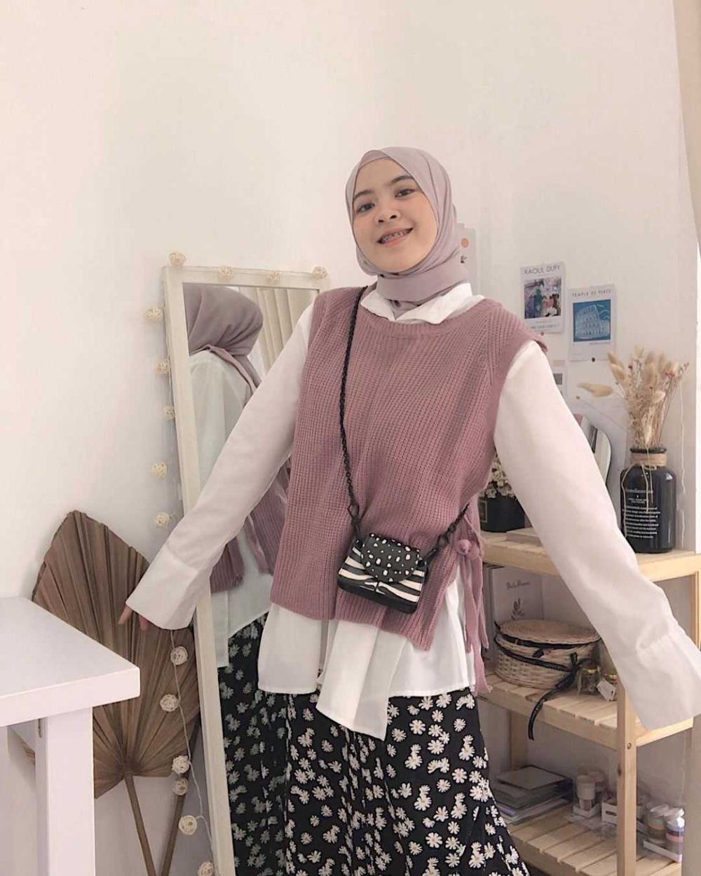 9 Inspirasi Outfit Hijab dengan Vest ala Lida Lubis, Stunning abis!