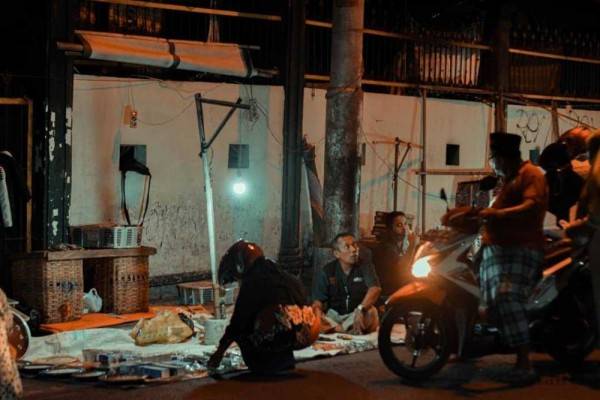 4 Pasar Klithikan Di Jogja, Surga Berburu Barang Antik