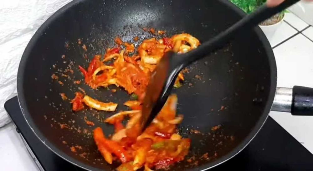 Resep Gurami Saus Padang, Rasa Pedas Manisnya Nagih Banget!