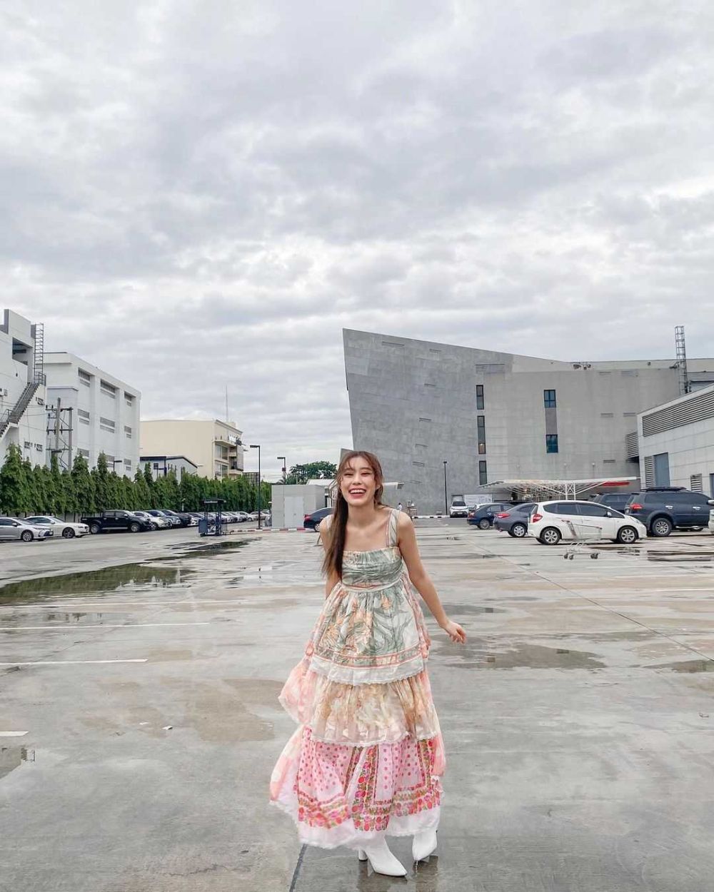 10 Inspirasi Long Dress Ciize Apichaya, buat si Kaki Jenjang