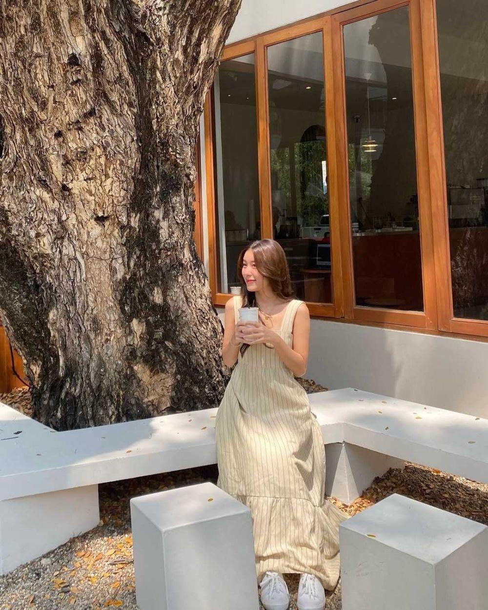 10 Inspirasi Long Dress Ciize Apichaya, buat si Kaki Jenjang