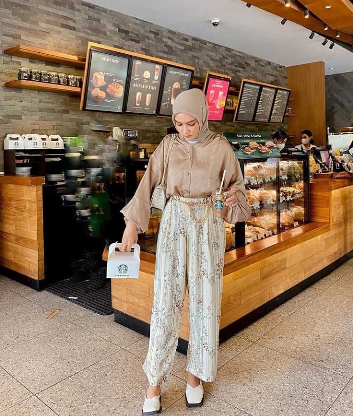 10 OOTD Hijab Elegan Ala Helwa Bashel, Cocok untuk Kerja dan Kuliah