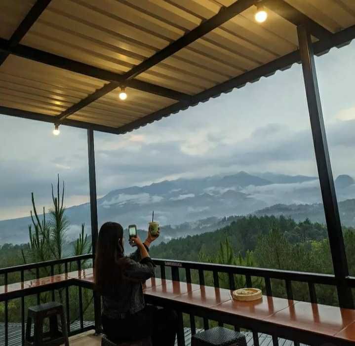 6  Cafe dengan Pemandangan Alam di Blitar, Cocok untuk Melepas Penat