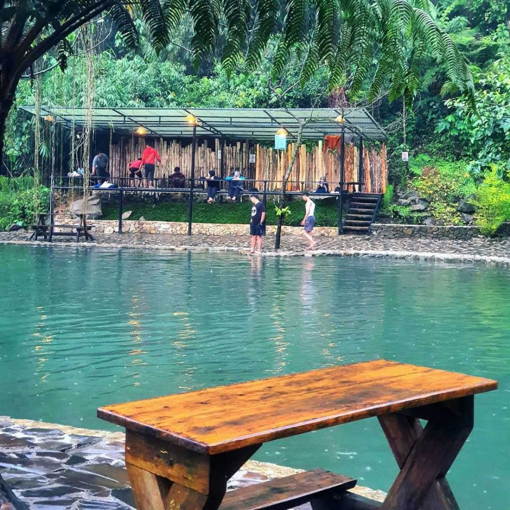 Telaga Batu Bogor, Pemandian alami sebening kaca - WisataHits