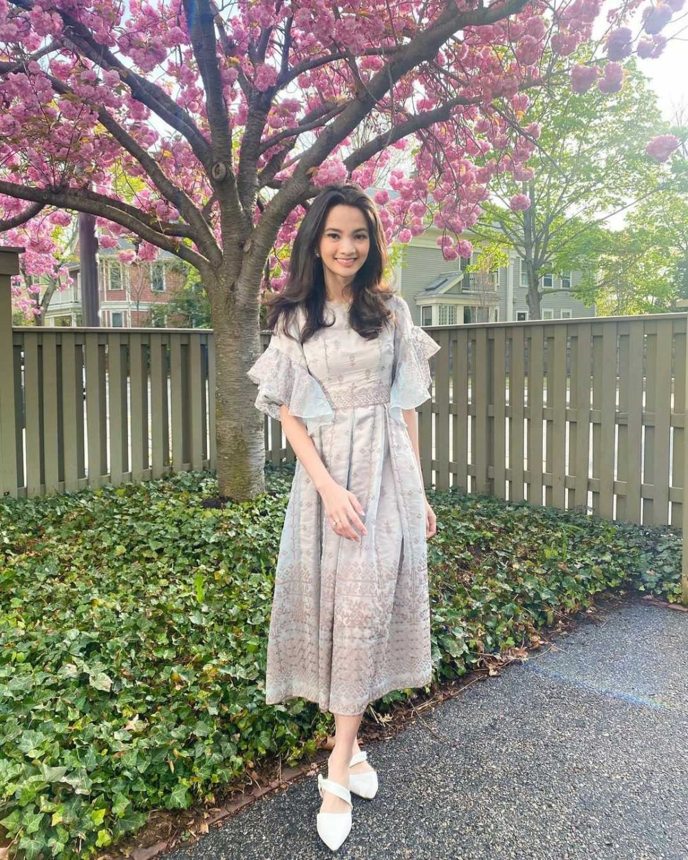 OOTD Dress ala Sabrina Anggraini, Tampil Elegan