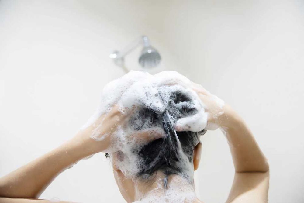 Cara Lengkap Hair Care Rutin Sendiri di Rumah, Gak Perlu ke Salon!