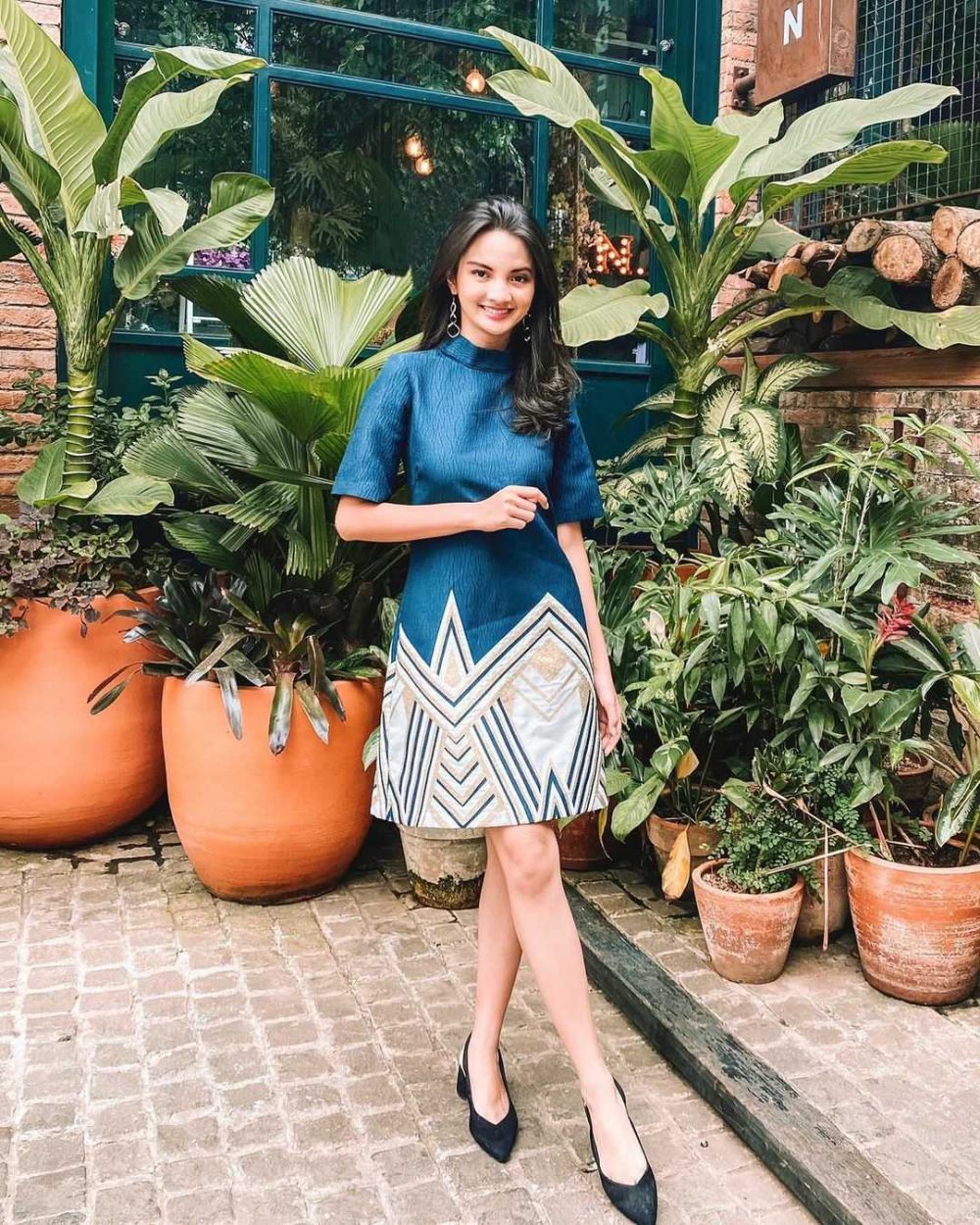 OOTD Dress ala Sabrina Anggraini, Tampil Elegan