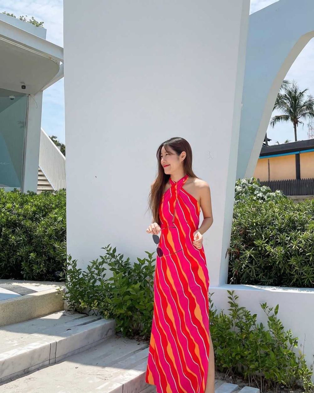 10 Inspirasi Long Dress Ciize Apichaya, buat si Kaki Jenjang
