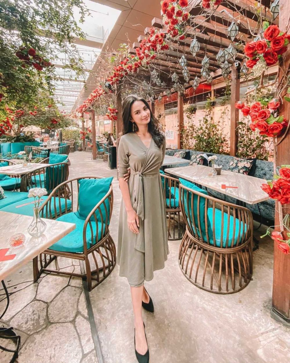 OOTD Dress ala Sabrina Anggraini, Tampil Elegan