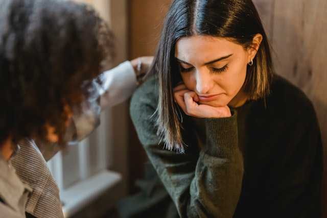 5 Hal yang Bisa Dilakukan saat Teman Jadi Korban Perselingkuhan