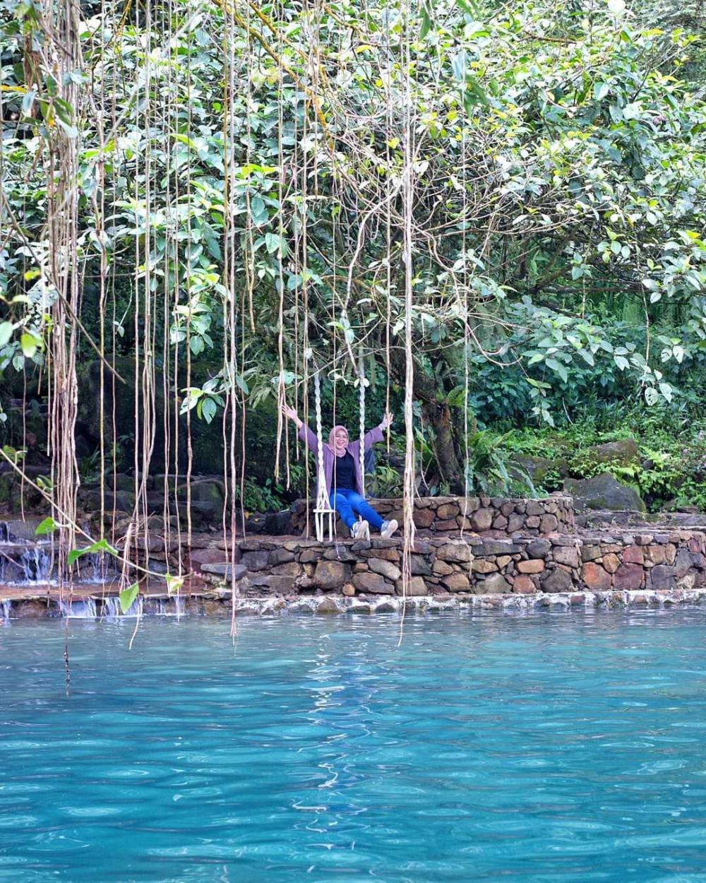 Telaga Batu Bogor Pemandian Alami Sebening Kaca