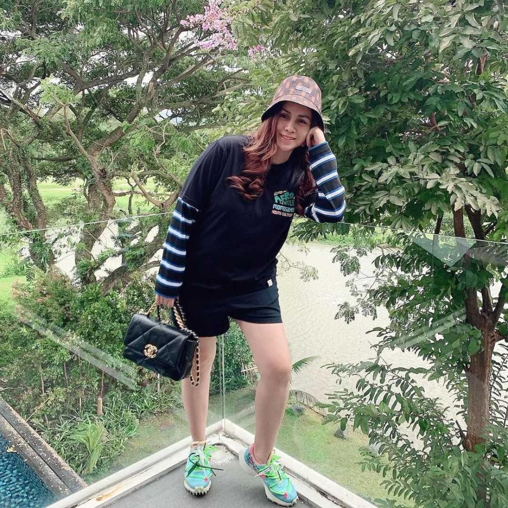 10 Ide OOTD Hangout dengan Short Pants ala Momo Ex Geisha