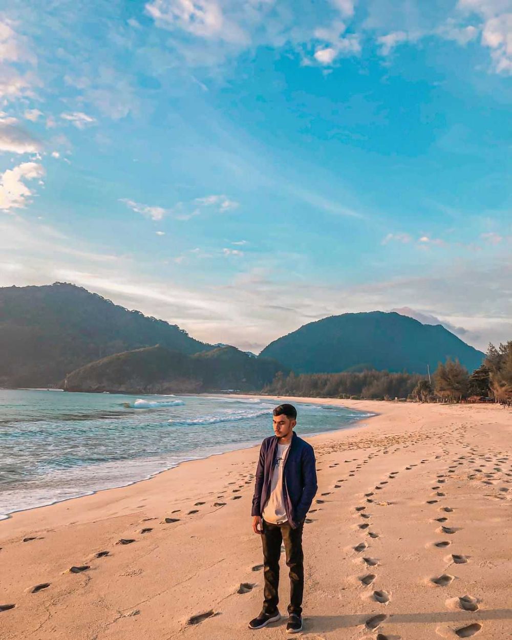 Informasi Wisata Pantai Lampuuk Aceh: Lokasi, Harga Tiket, dan Tipsnya