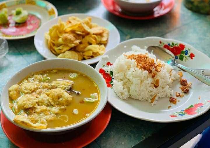 5 Tempat Makan Soto Di Jakarta Pusat, Kuahnya Gurih!