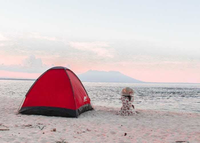 10 Tips Camping di Pantai, Jadi Lebih Nyaman dan Menyenangkan