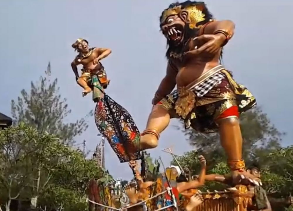 Deretan Tradisi Bali yang Mirip Rebo Wekasan di Film Inang
