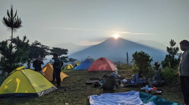 5 Rekomendasi Camping Ground di Blitar, Lereng Gunung Sampai Pantai