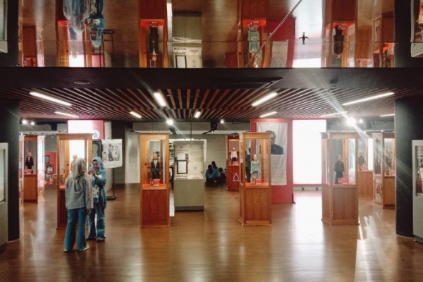 Nostalgia Srimulat, Mengintip Pameran Seni di Alun-alun Kota Surabaya
