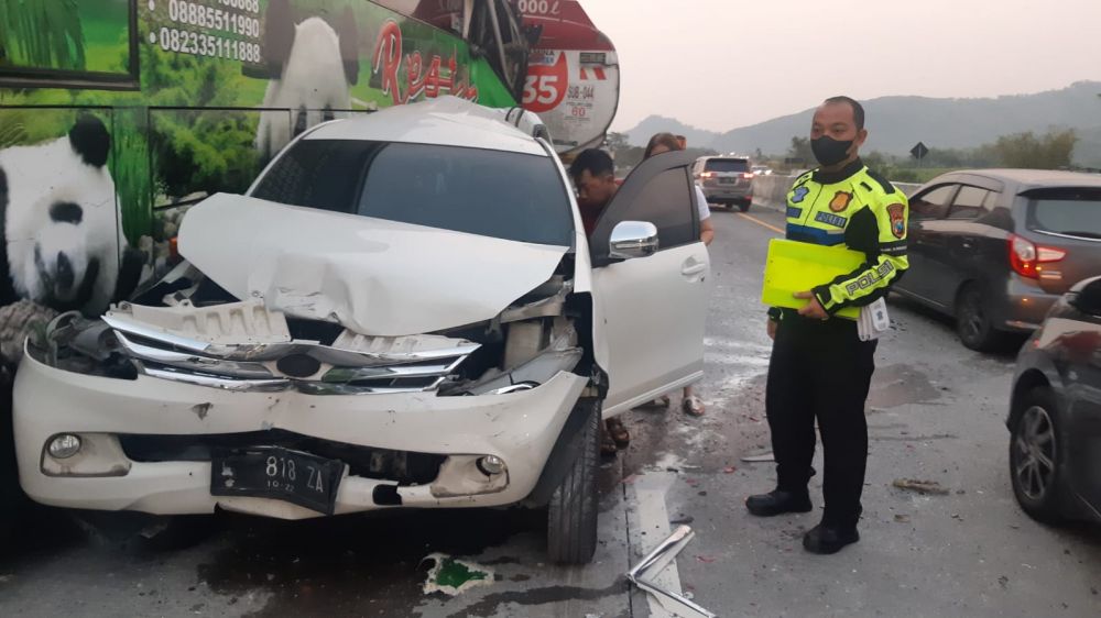 Kecelakaan Beruntun di Tol Mapan, Bus Tabrak Truk Tangki dan Mobil