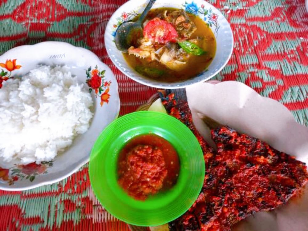 Aneka Hidangan Seafood di Pantai Gading Lombok, Ikannya Segar!