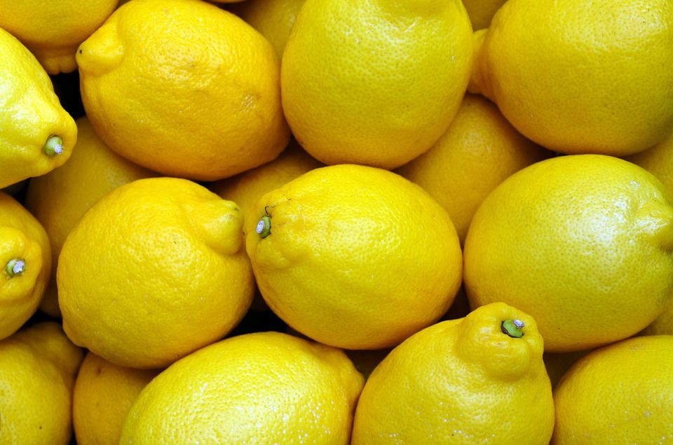 5 Cara Peras Lemon Tanpa Alat Khusus, Masak Jadi Efisien