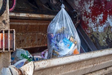 Terus Diguyur Hujan, Pengangkutan Sampah di Kota Bandung Terkendala