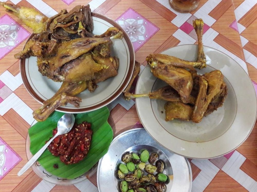 5 Ayam Goreng Terkenal di Kota Semarang, Selalu Ramai!
